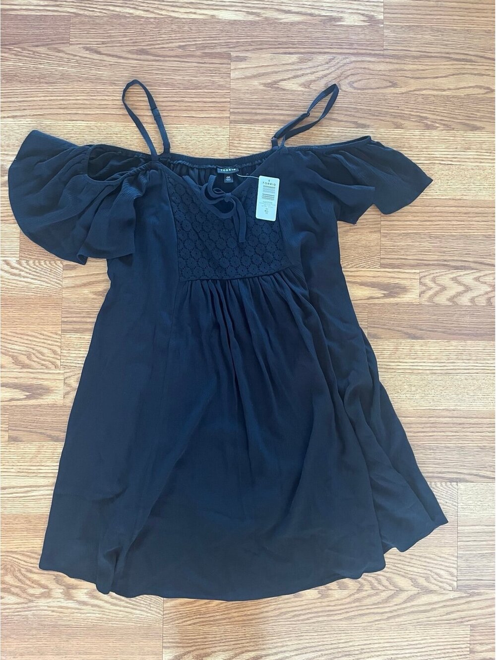Torrid mini Challis Cold Shoulder Trapeze Dress in black. Size 00. M/L